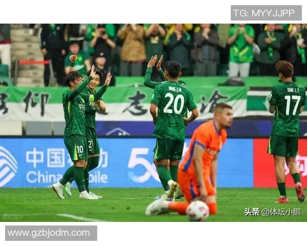 被队友冷落的足球明星如何在逆境中重拾自信与荣耀