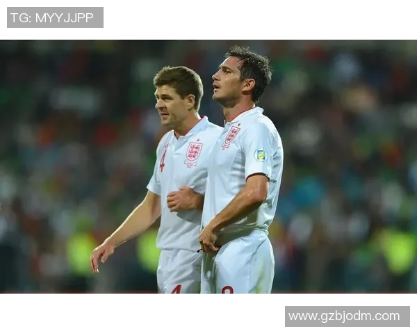 足球明星与路人共同踢球的趣味瞬间与感人故事分享